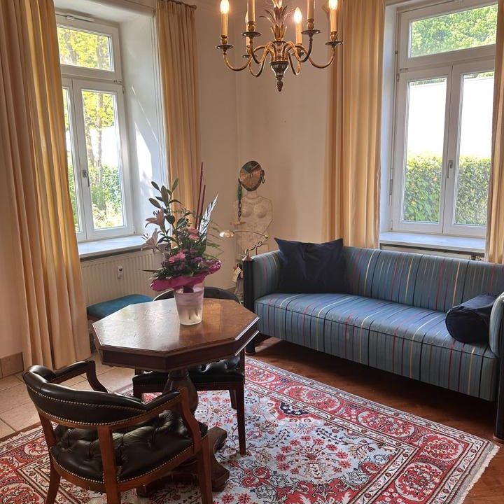 Großzügige 4ZimmerWohnung im Jugendstil langfristig zu vermieten - Photo 1