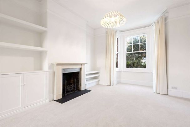 A lovely family home with grand proportions and a wider than average west facing garden. - Photo 1