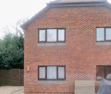 2 bedroom semi-detached house to rent - Photo 6