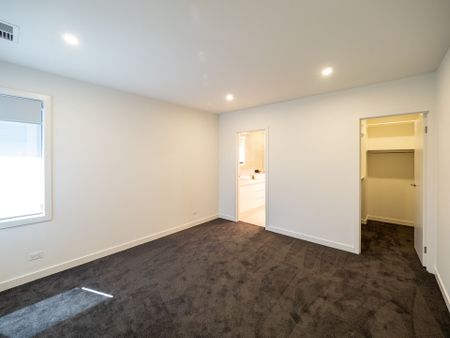 2/1258 North Road, Oakleigh South VIC 3167 - House For Rent | Domain - Photo 4