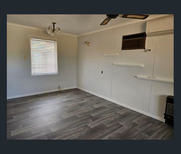 Comfortable Family Home! - Photo 6