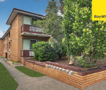 TWO BEDROOM UNIT IN CONVENIENT LOCALE - Photo 6