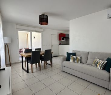 Location Appartement 2 pièces 51m² MARSEILLE 8ème - Photo 2