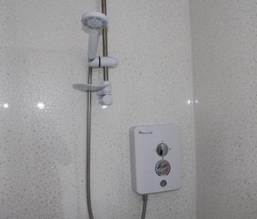 4 bedroom flat to rent - Photo 1