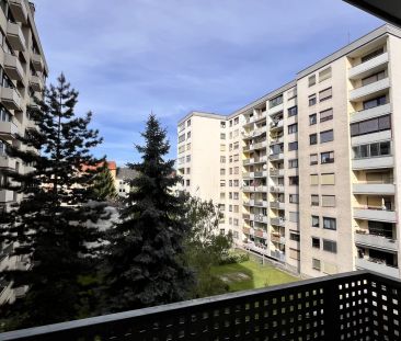 Geräumige neuwertige 2-Zimmer-Wohnung mit großem Balkon in zentrale... - Photo 2