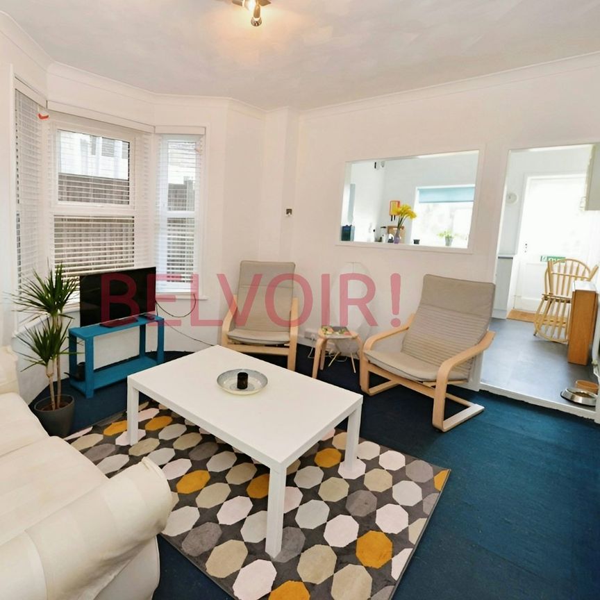 Terraced House to rent on - Photo 1