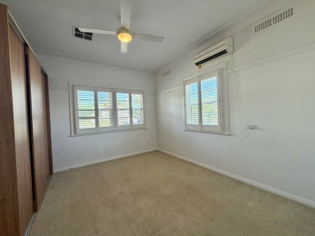 Comfortable Family Living in Convenient West Tamworth Location - Photo 5