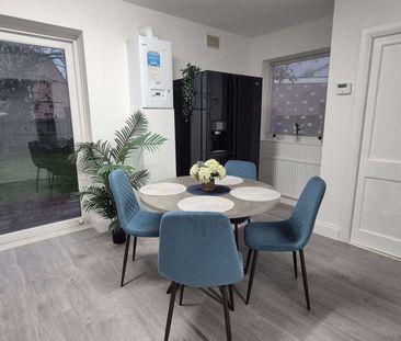 Bell Close Room 4 - Photo 6