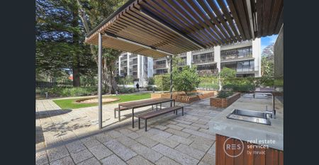 Garden Facing 2-Bedroom Apartment with Parking in 'The Moreton', Bondi - Photo 3