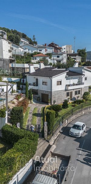 Andar de Moradia T4 - Photo 1