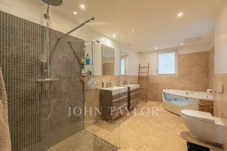 Maison à louer Mougins, Cote d'Azur, France16 500 EUR / Mois - Photo 3