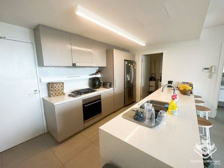 LUXURY 1 BEDROOM APARTMENT IN WEST END - Photo 3