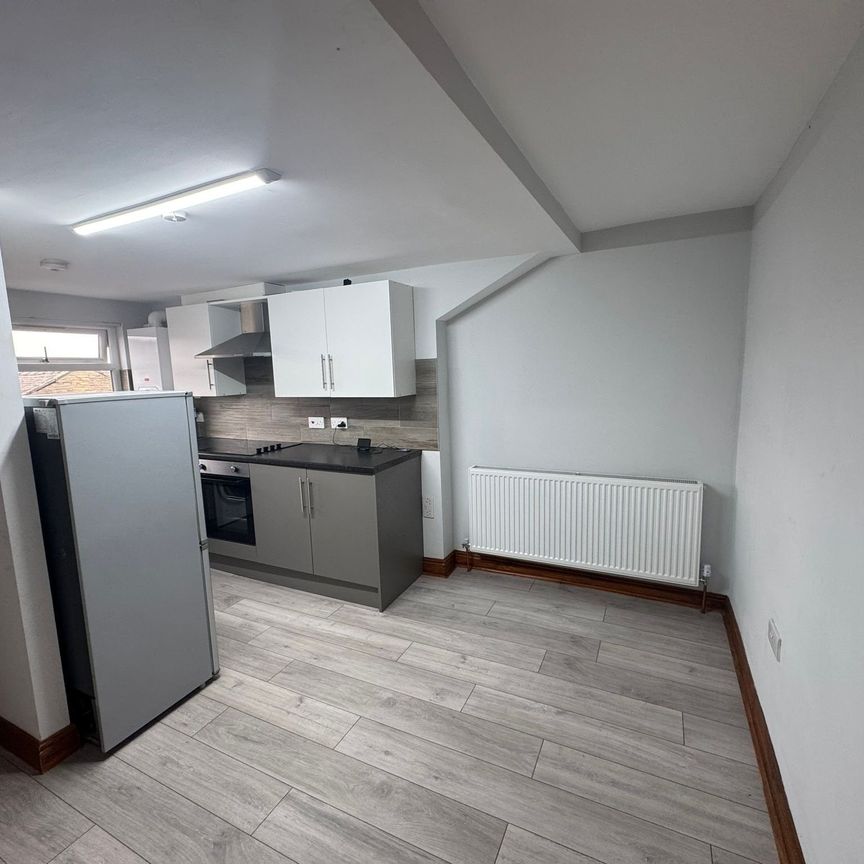 Laisteridge Lane, Bradford - Photo 1