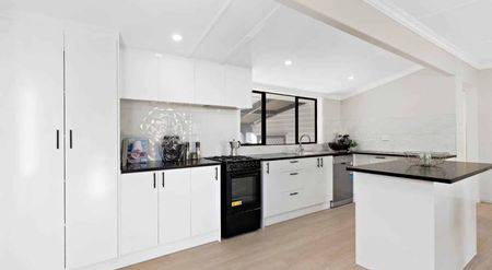 Lovely Three-Bedroom Home with Office - Photo 3