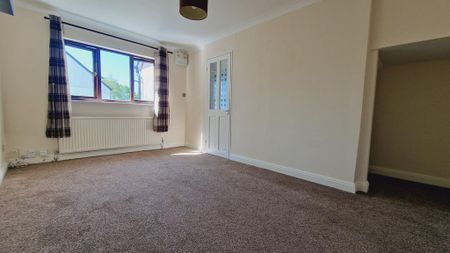 3 bedroom terraced house to rent - Photo 3