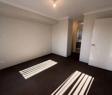 Stylish Family Living in a Sought-After Location - Photo 5