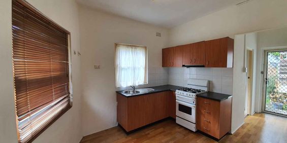 SPACIOUS 1 BEDROOM UNIT - Photo 3