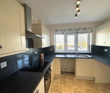 2 bedroom semi-detached bungalow to rent - Photo 5