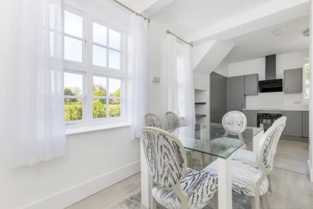 3 bedroom detached house to rent - Photo 2