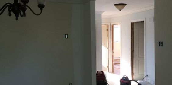 CHATEAUGUAY 5 1/2 HAUT DUPLEX BIEN SITUEE, PLANCHERS BOIS FRANC. 514-567-1848 - Photo 3
