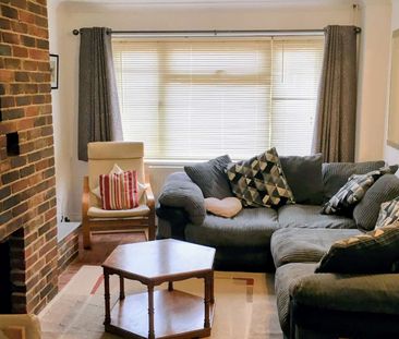 Lovely 4 Bed Student Home With Lots of Shared Space First Floor Med... - Photo 2