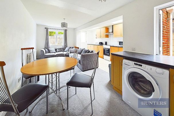 5 bedroom terraced house to rent - Photo 1