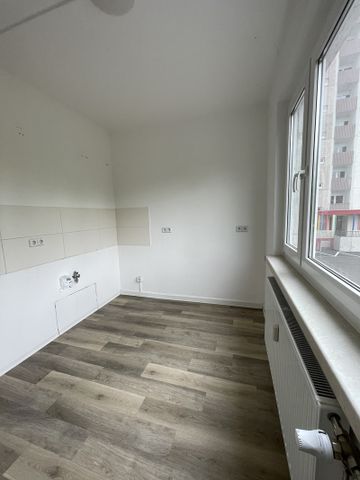 3-Raum-Wohnung mit großem Balkon und Aufzug - Foto 3