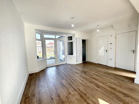 3 bedroom semi-detached house to rent - Photo 3