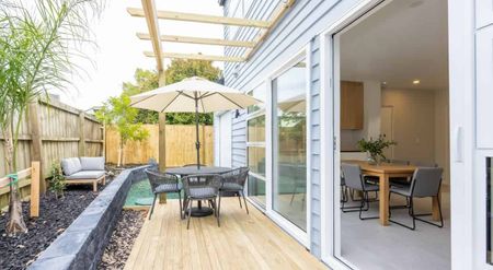 Charming 3BR New Build in Birkenhead - Photo 2