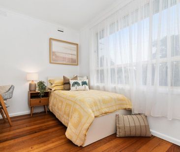 Quiet Court Living in a Prime Frankston South Locale - Photo 2