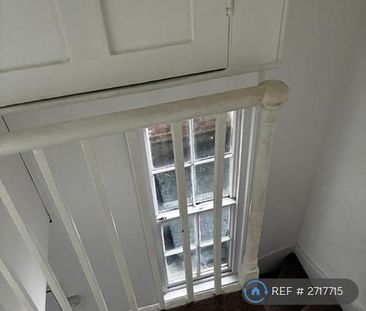 4 bedroom maisonette to rent - Photo 2