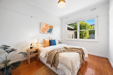 Character, Comfort and Lifestyle in Prime Glen Iris Location - Photo 3