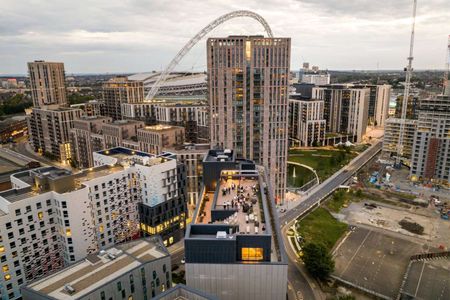 Discover a fully furnished premium plus space studio with access to a state-of-the-art gym, wellness studio, rooftop terrace with 360-degree views and multiple workspaces. - Photo 3