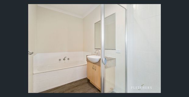 Unbeatable Location - Walk to Station & Shops - Photo 1