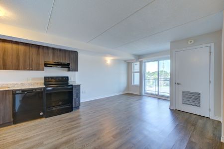 For Lease - 716 Main Street, Milton, Ontario - Photo 2