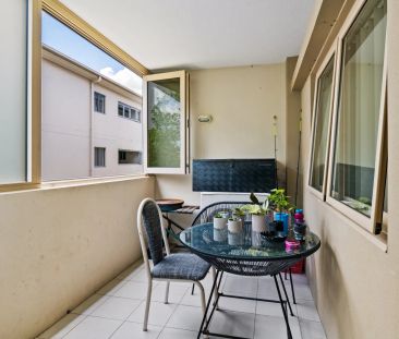 Spacious Unit with Air Conditioning - Photo 4