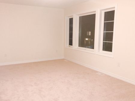 For Lease - 30 Deepwood Crescent, East Gwillimbury, Ontario - Photo 3