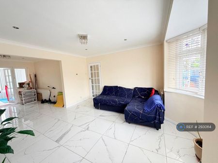 3 bedroom semi-detached house to rent - Photo 4