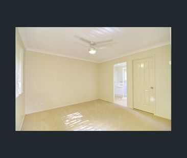 Spacious Four-Bedroom Home with Ensuite, Two Living Areas, Air Cond... - Photo 2