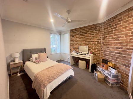 Three Bedroom Residence - Photo 5