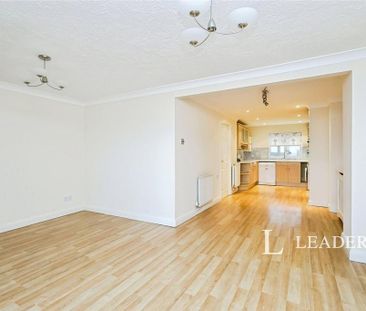 4 bedroom terraced house to rent - Photo 3