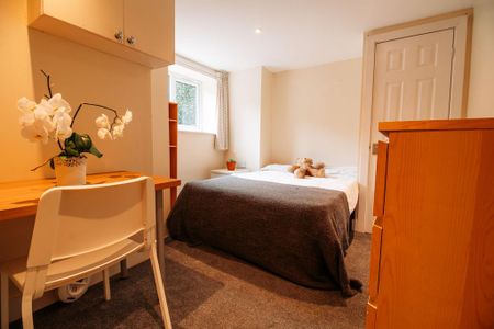 6 bedroom terraced house to rent - Photo 4