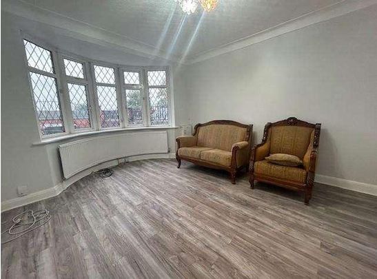 Bath Road, Hounslow, TW5 - Photo 1