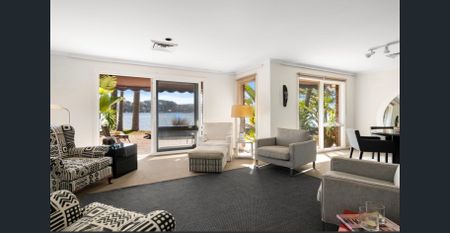 Californian Waterfront Bungalow - Photo 2