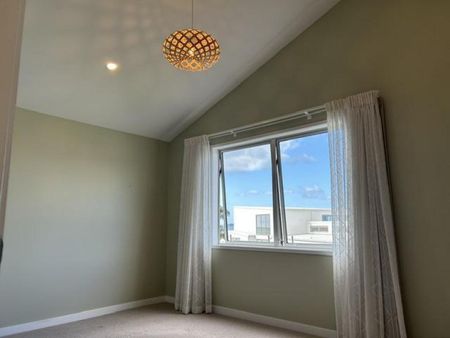 Architectural Coastal Townhouse with Sea Views - Photo 5