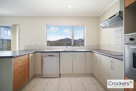 Spacious Family Home - Photo 4