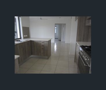 EXECUTIVE HOME WITH FULLY DUCTED A/C - Photo 2