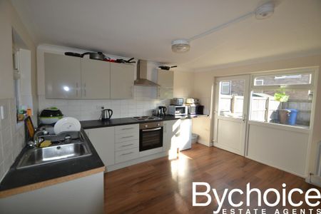 1 bedroom in a house share to rent - Photo 4