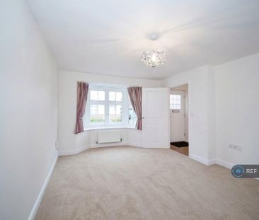 3 bedroom detached house to rent - Photo 2