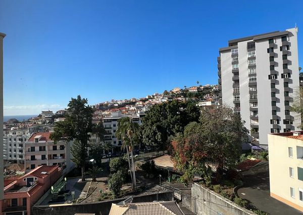 Apartamento com 3 Quartos | Rua do Til | Funchal